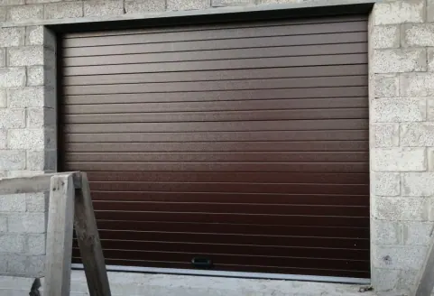 Монтаж гаражных секционных ворот от Damast в гараж